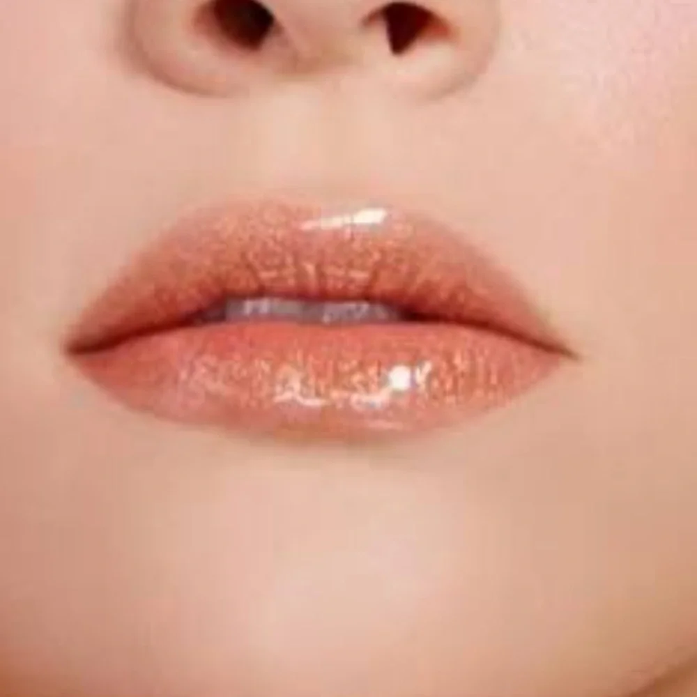 ⭐🎉Pretty Penny Too Faced Dazzling Lip Gloss